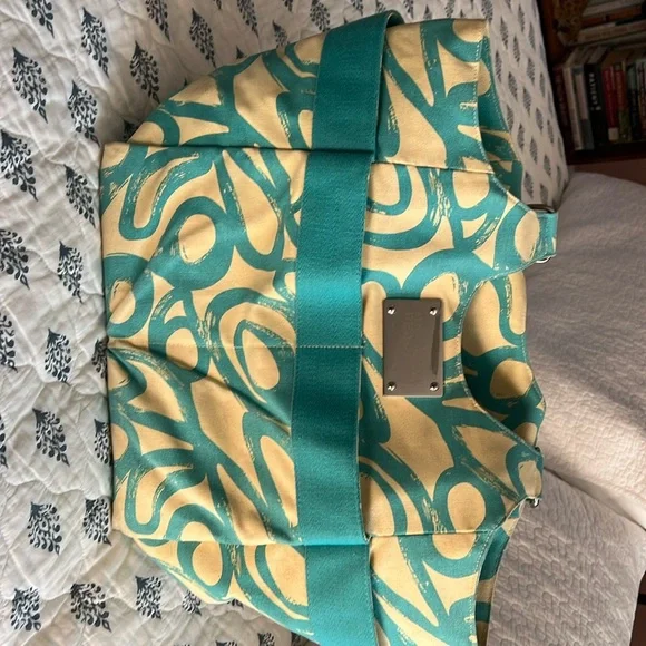 Kenneth Cole Reaction TOTE!  Organization dream! - Picture 2 of 5